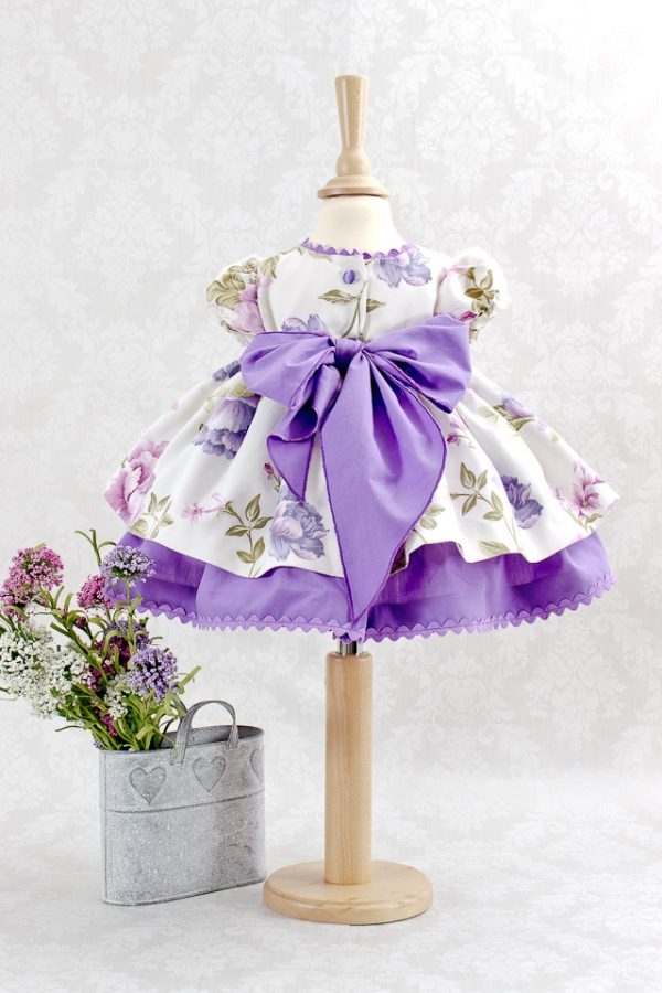 vestido para niña · flores en primavera malva