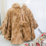 Capa camell para niña  · Modelo Catia